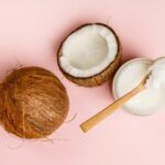 Conheça as 8 utilidades do óleo de coco que vão além da culinária