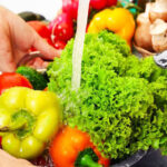 Higienização dos alimentos: qual é a melhor maneira de lavar frutas e verduras?