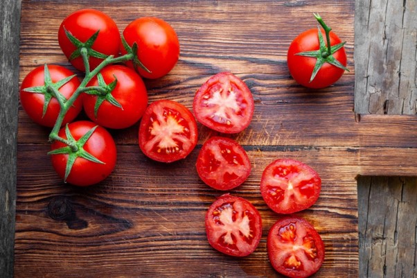 O tomate seco é originado da desidratação do tomate fresco. 